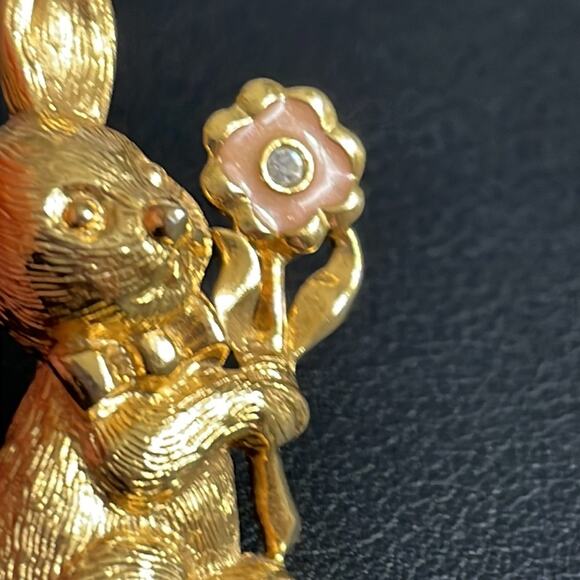 Easter Bunny Rabbit Pin with Rhinestone & Pink Enamel Flower‎ - Picture 3 of 7